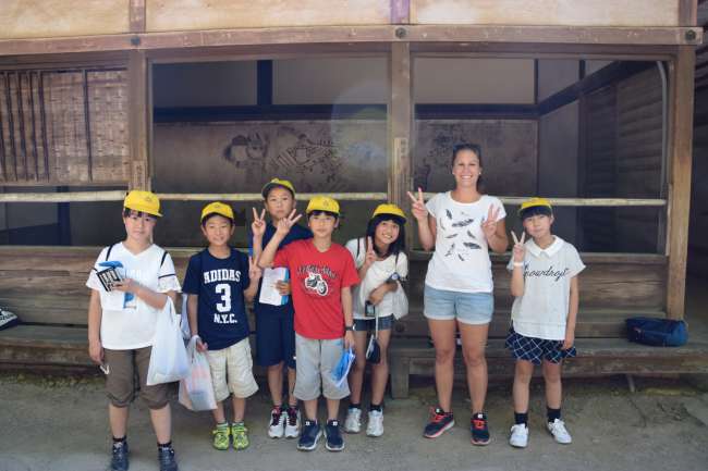 Japanese elementary school students and Kerstin
