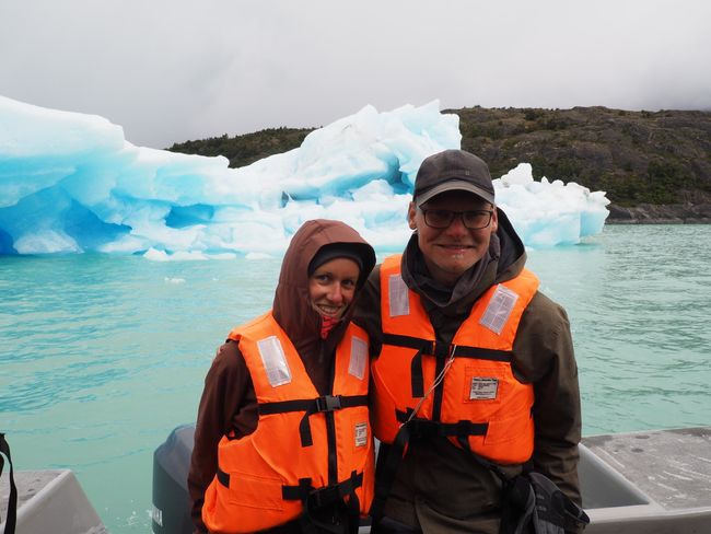Glacier tour - gigantic icebergs