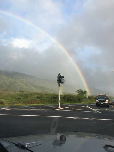 Regenbogen bei der Fahrt zum Flughafen
