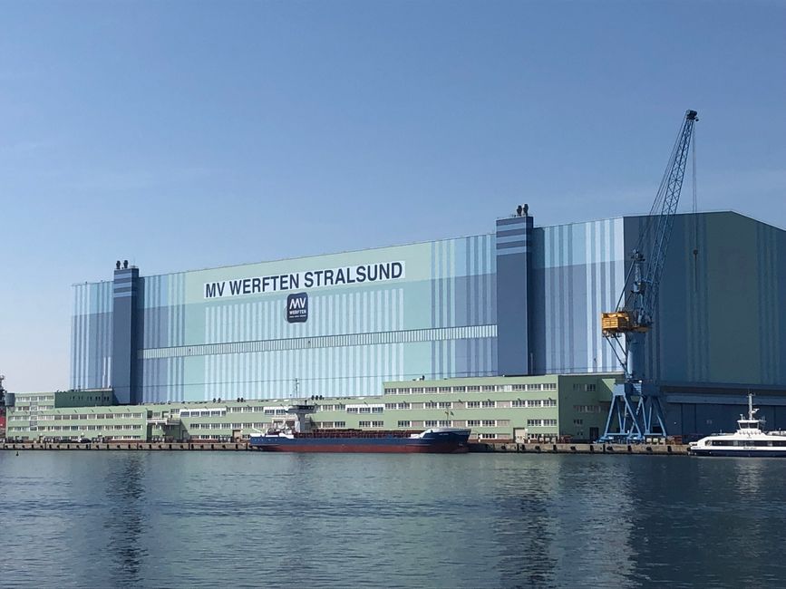 Dieses ist die drittgrößte Werfthalle Deutschlands