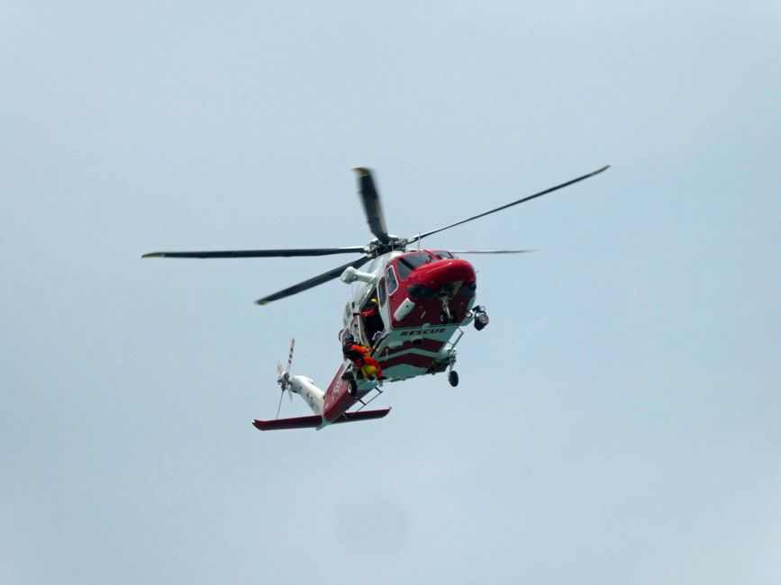 Evakuation mit dem Helikopter, Fahrt nach Darwin, Australien, 8. März 2023