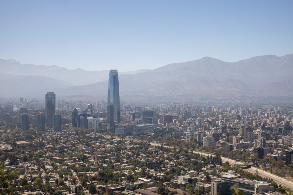 Herausragend, der Costanera-Wolkenkratzer, höchstes Gebäude Südamerikas