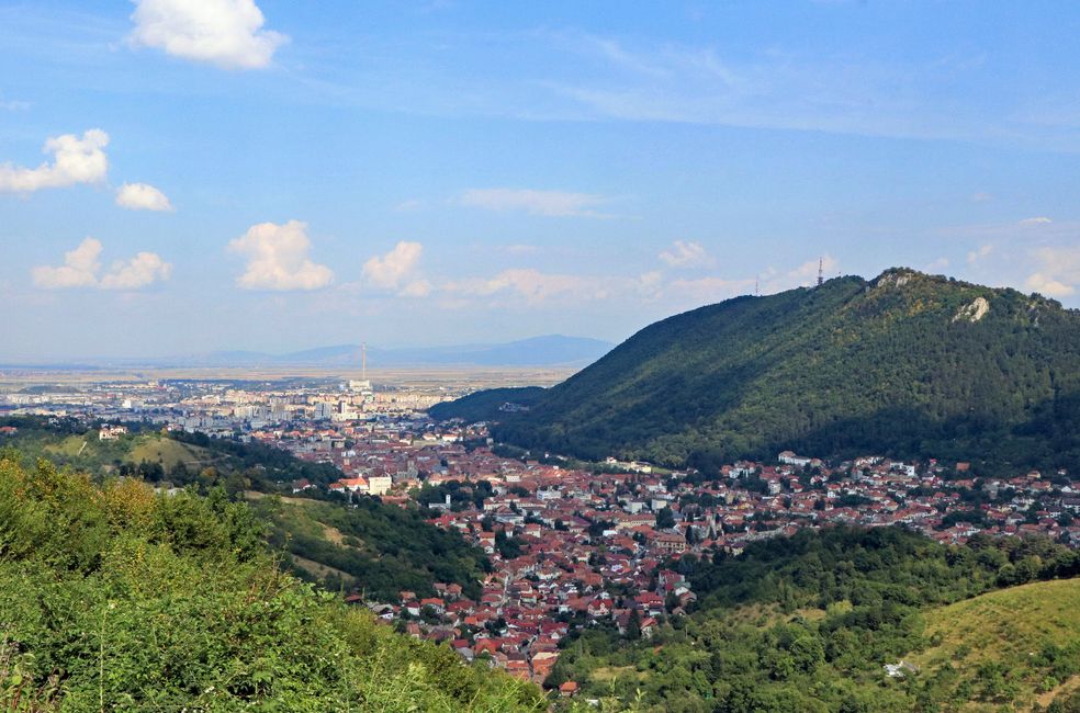View of Brașov from the mountain road Poiana Brașov. It is clearly visible how harmoniously, one might almost say, the historical old town fits into the landscape at the foot of Mount Tampa.