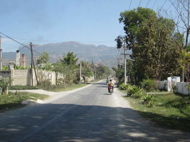 Streets from Nyaung Shwe to the mountains