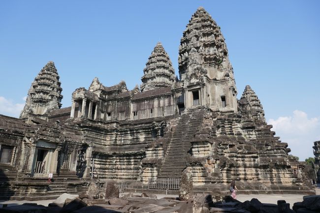 كمبوديا: المعابد والشواطئ والأراجيح