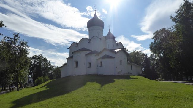 Eine von vielen  -  Mittelalterliche Kirche in Pskow