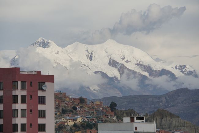 Der Illimani dominiert die Skyline von La Paz
