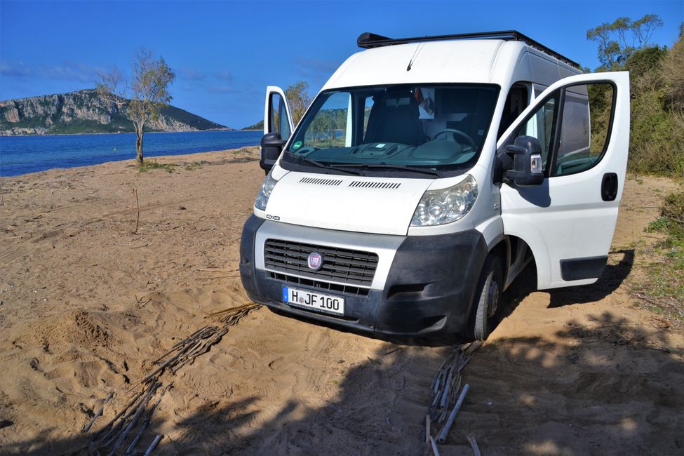 #103 A trip with the van in the sand