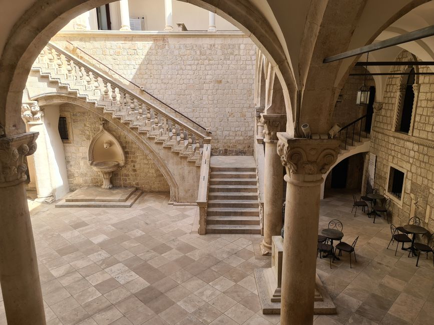 Im Inneren des Rektorenpalastes bzw. Im Haus des Gewürzkönigs in Qarth