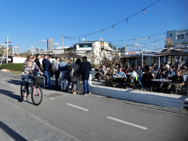 Andere nehmen lieber die kleine Fahrradstraße