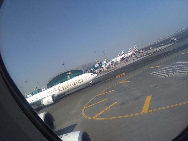Flughafen Dubai, Rollfeld aus dem Flieger raus