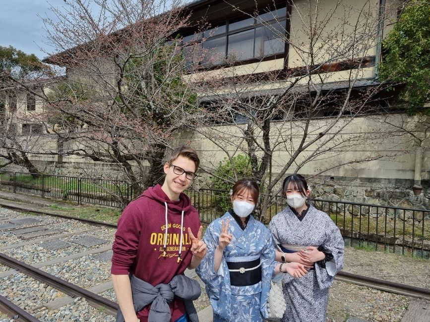 Zwischendurch ein Foto mit zweit netten Damen im yukata gemacht