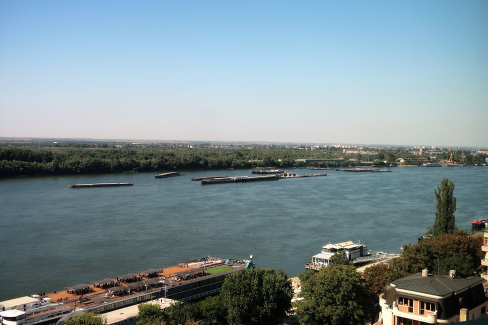 Blick vom Gang des Hotels auf die Donau auf das rumänisch Giurgiu.