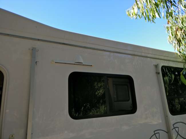 Return of the damaged caravan without awning
