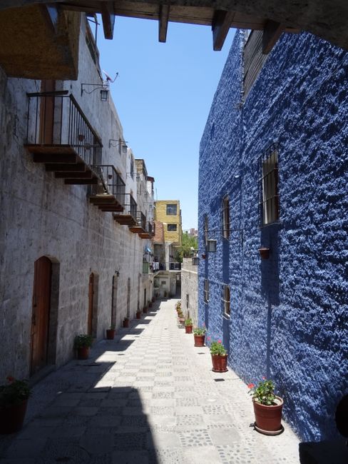enge Gaßen und bunte Häuser in einer der vielen hübschen Nebenstraßen Arequipas