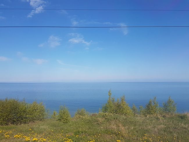 Der Baikalsee ca 640km lang zwischen 20 und 80km breit, sehr klar und im Moment 4 - 5 Grad warm!