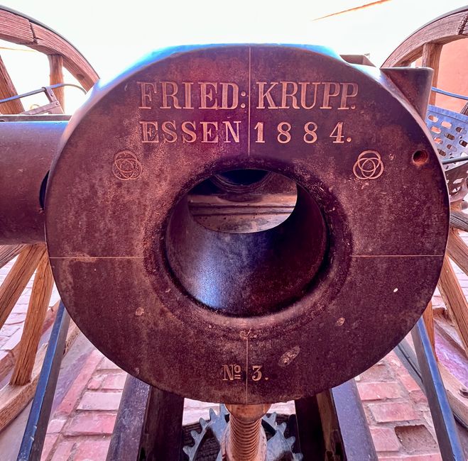 The cannon in the fortress - of course made in Germany. (Photo: Birgit)