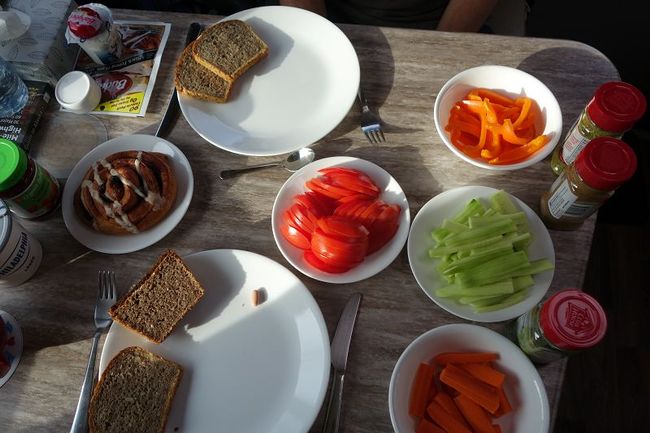 Erstes Frühstück im Camper