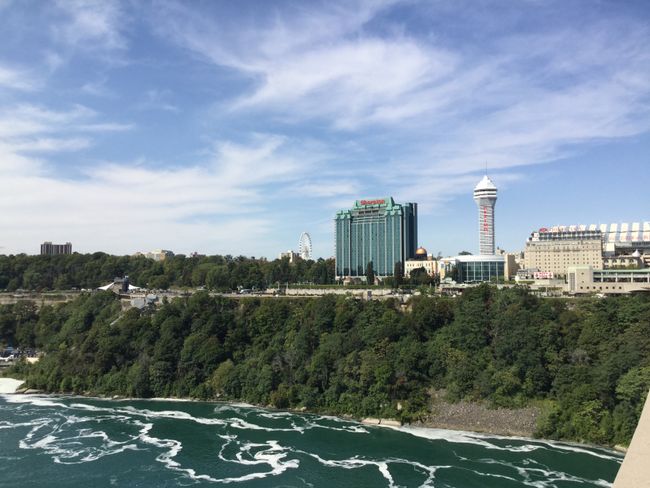 Დღე 11: Neiägra Fohlz... ინგლისურად: Niagara Falls