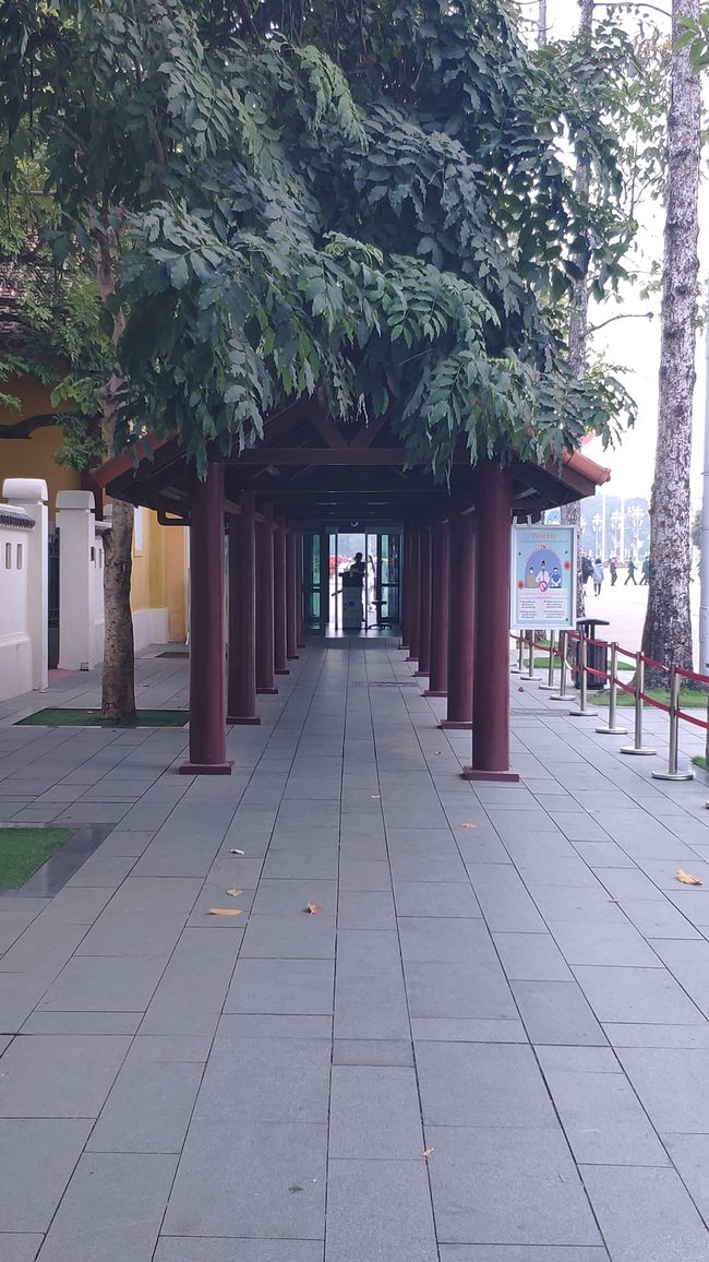 Eingang zu Ho Chi Mausoleum 