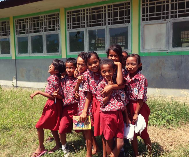 माउमेरे के पास के गांवों में स्कूल में उपस्थिति
