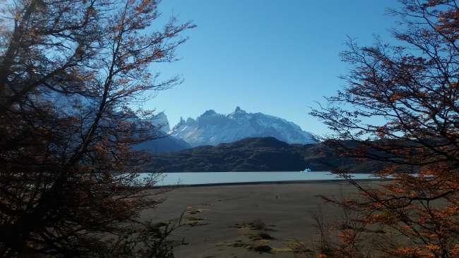 Torres del Paine - Lago Grey con trozo de hielo