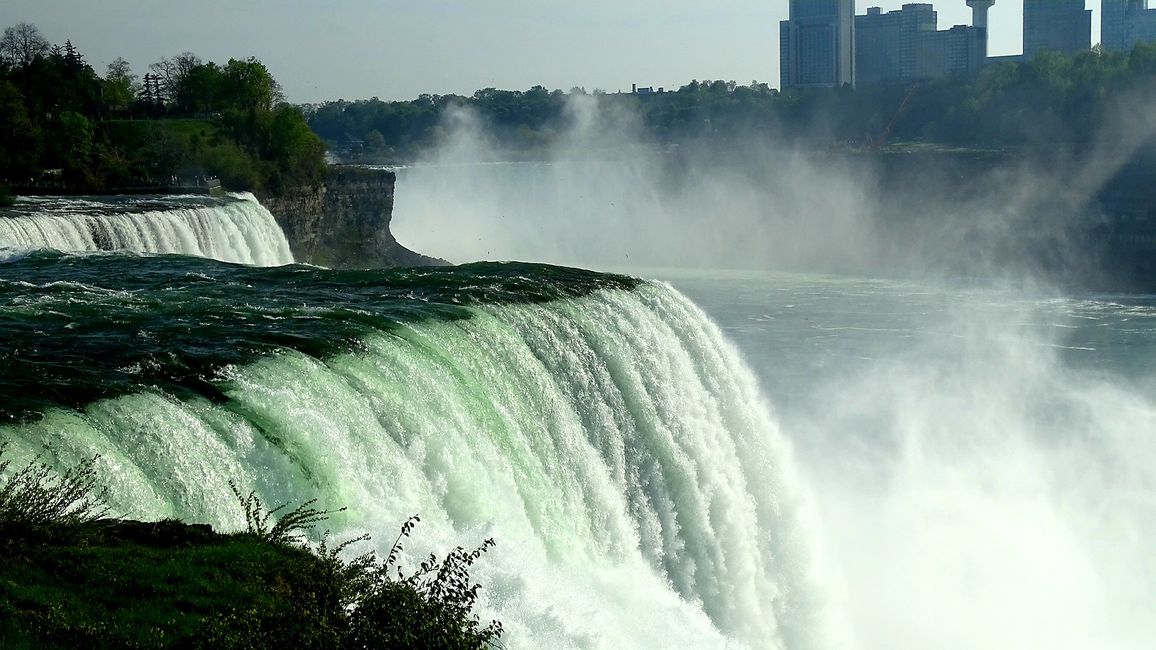 American Falls with a view towards Horseshoe Falls