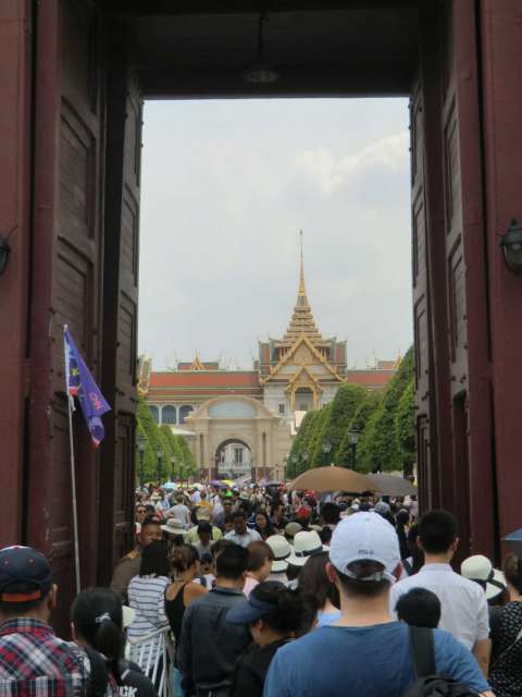 der Königspalast, wir und tausende von asiatischen Besuchern