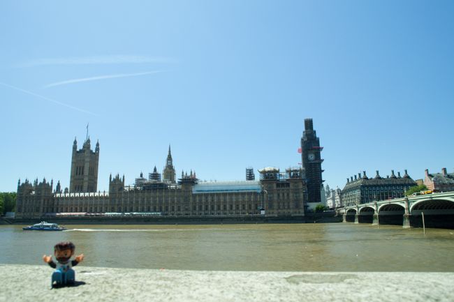 Gegenüber dem Palace of Westminster, der Big Ben erinnert momentan an das Bernermünster der letzten Jahre ;-)