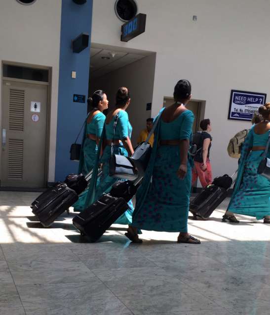 Srilankische Flugbegleiterinnen sind schon was Feines...