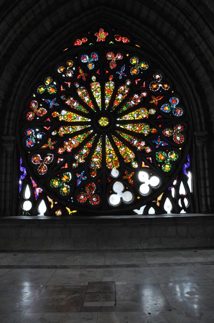 Spectacular windows (if available) ...