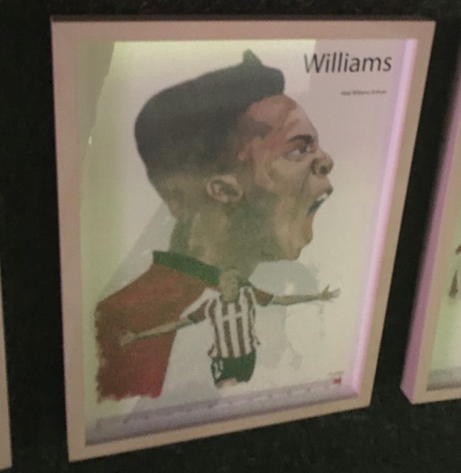 Williams da hat der Marvin ein Trikot mit der 9