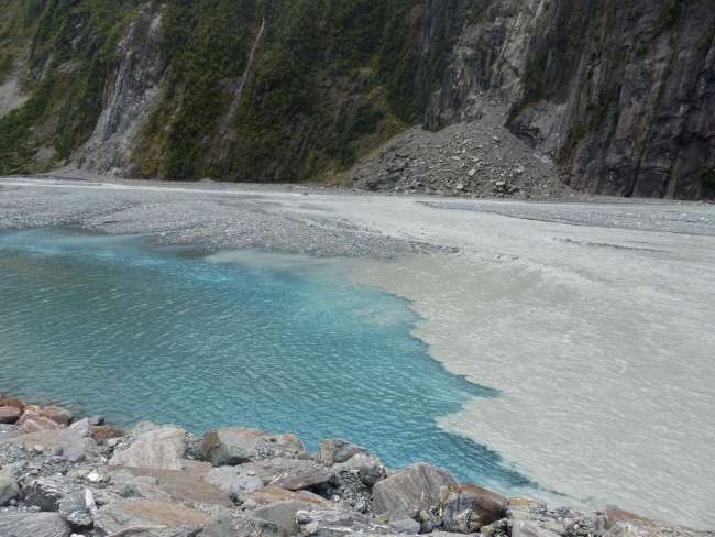 River water meets glacier water - and doesn't mix!