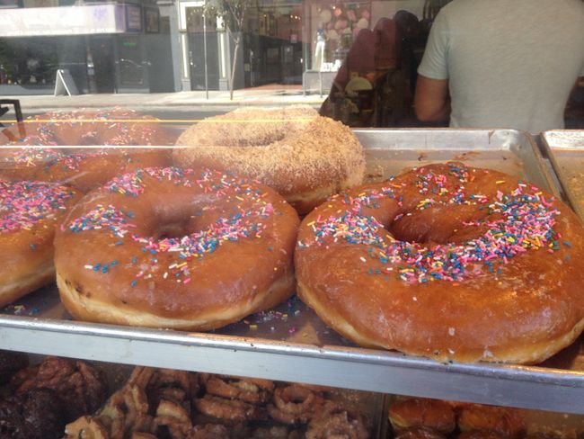 ¡Los donuts más grandes que he visto en mi vida!