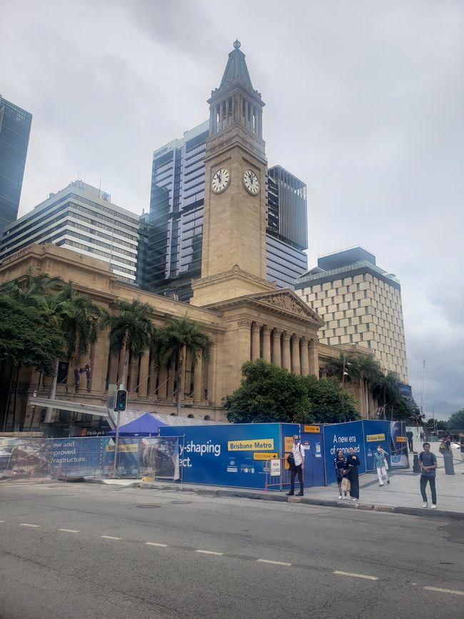 Brisbane: Queensland Art Gallery and City Hall