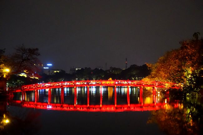 The-Huc Bridge at night
