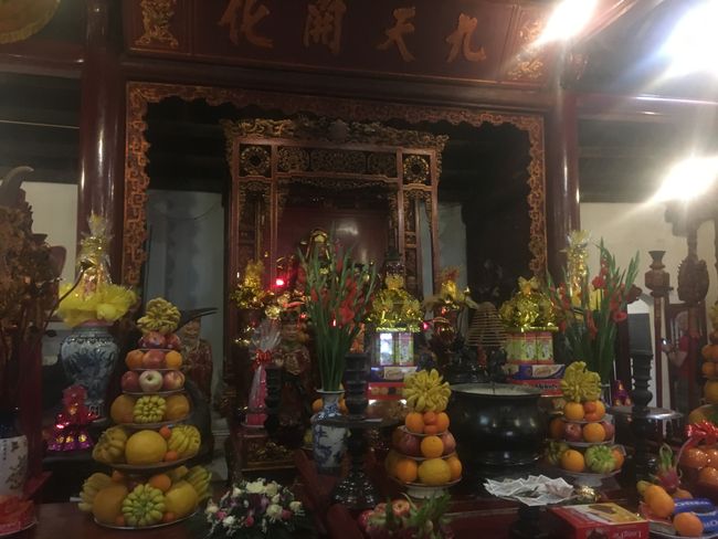 Hanoi-Märkte und Den Ngoc Son Tempel