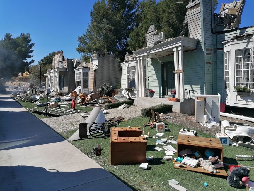 Universal Studios after a plane crash (e.g. War of the Worlds)