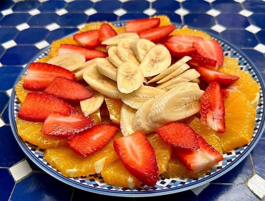 ... and the bananas, strawberries, and oranges for dessert.