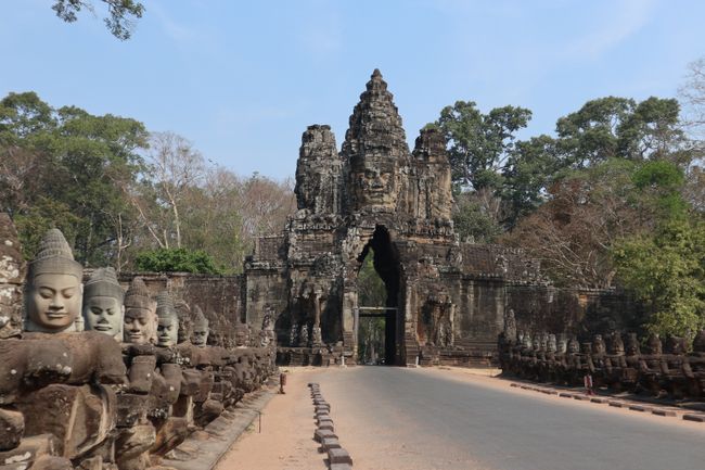 The south gate of Bayon.