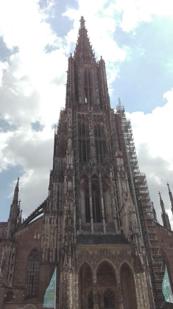 Pranzo davanti al Duomo di Ulma
