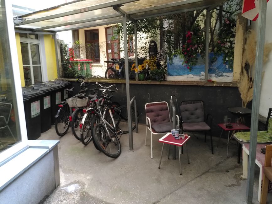 Bicycle parking at the guesthouse 