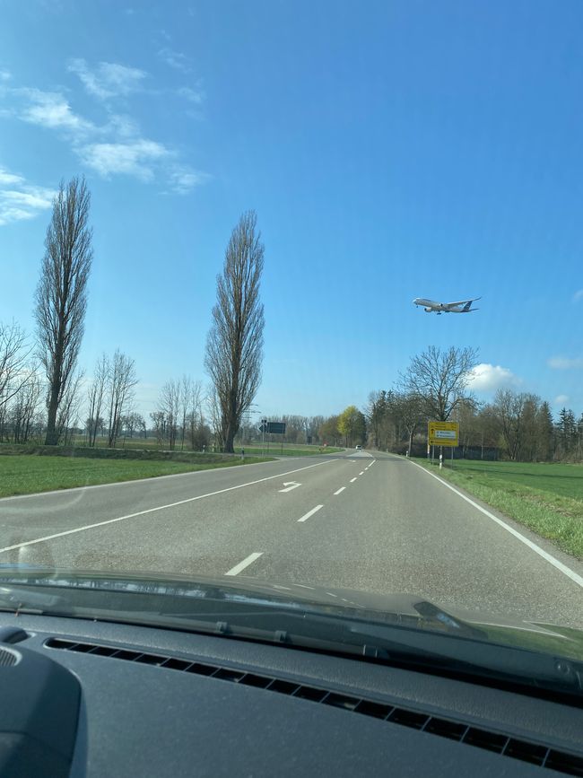 El viaje al aeropuerto y la primera emoción
