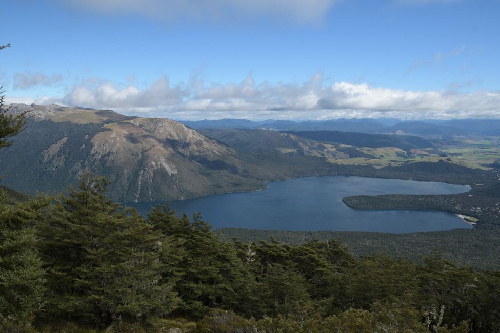 Nelson Lakes NP: View of Lake Rotoiti from St Arnaud Ridge