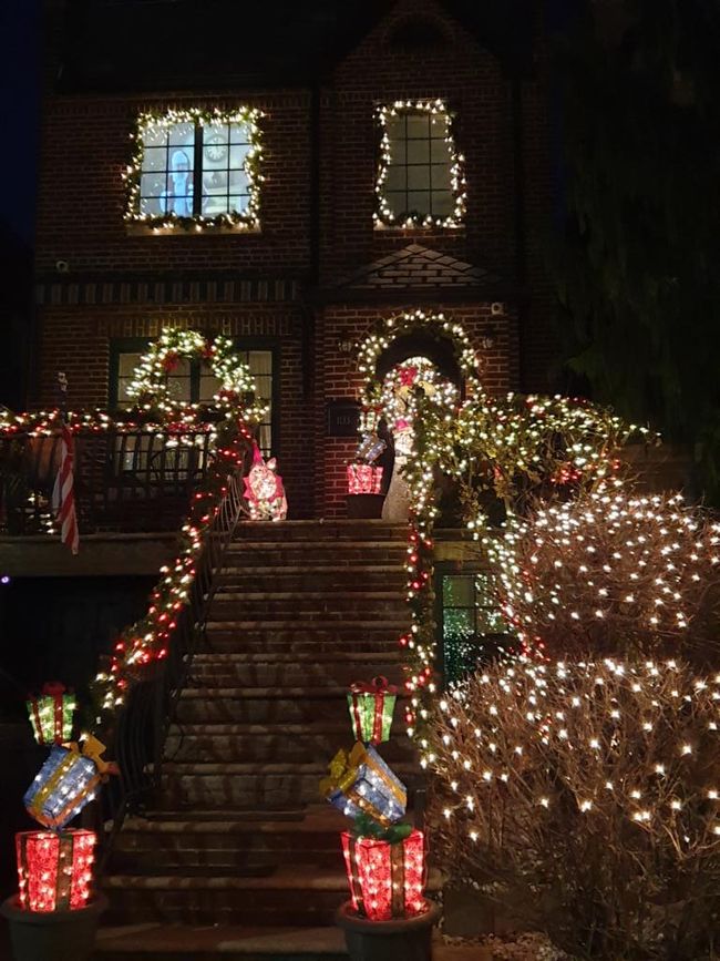 23/12/2019 - New York - Christmas lights in Dyker Heights