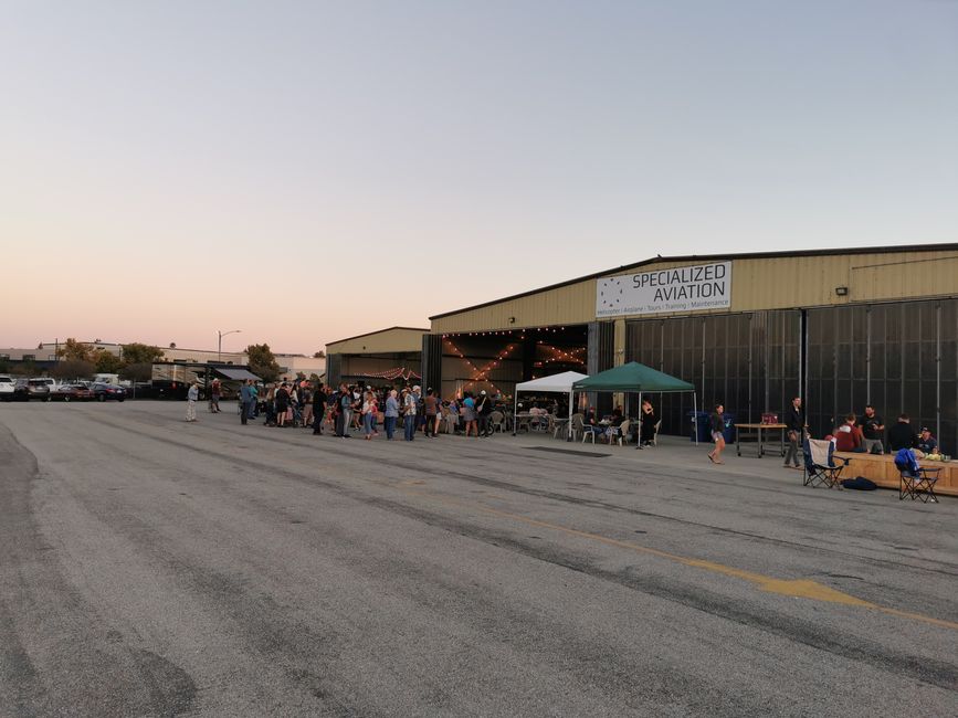 Flugplatz und Flugschule Watsonville mit Party, Flugshow & Barbecue am Labor Day