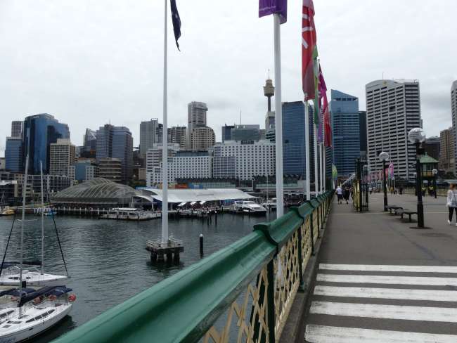 Pedestrian bridge over the water at Darling Harbour