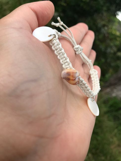 Macrame bracelet with a found seashell