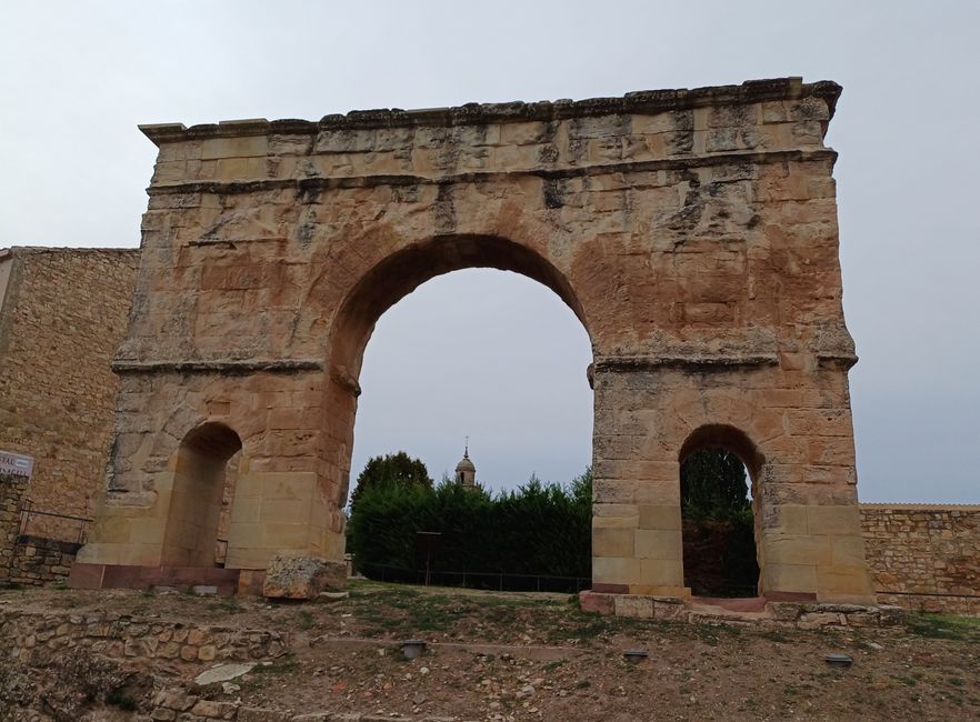 Medinaceli - Roman Arch