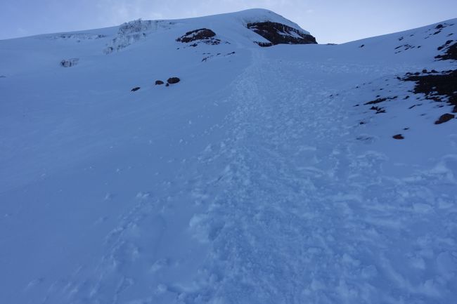 Die ewige Südwestflanke - X Stunden Schnee und Eis in Serpentinen! Hier im Abstieg, bei guter Sicht!